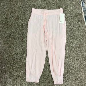 Ready to rulu jogger crop. High rise. Light pink color. Size 10. New with tags.